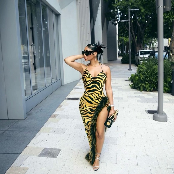 Fashion Nova Fur trim dress - Picture 3 of 8